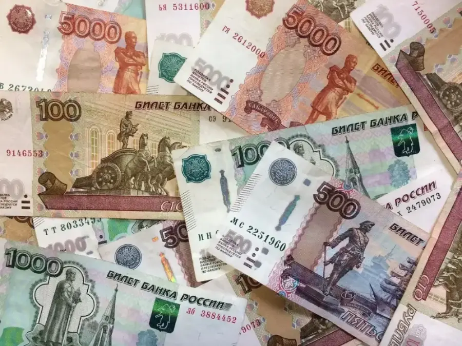 Около 9% петербургских работодателей предлагают зарплату выше 100 тысяч рублей