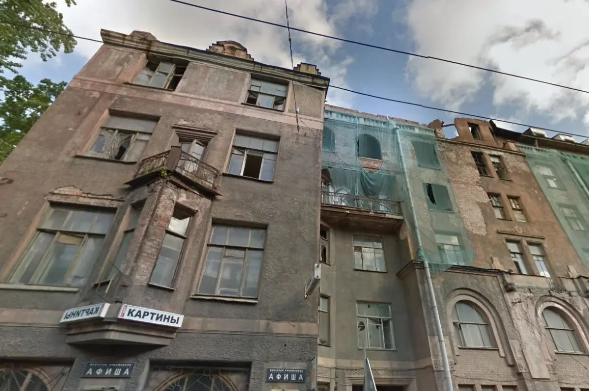 Доходный дом Басевича продолжают сносить в Петербурге